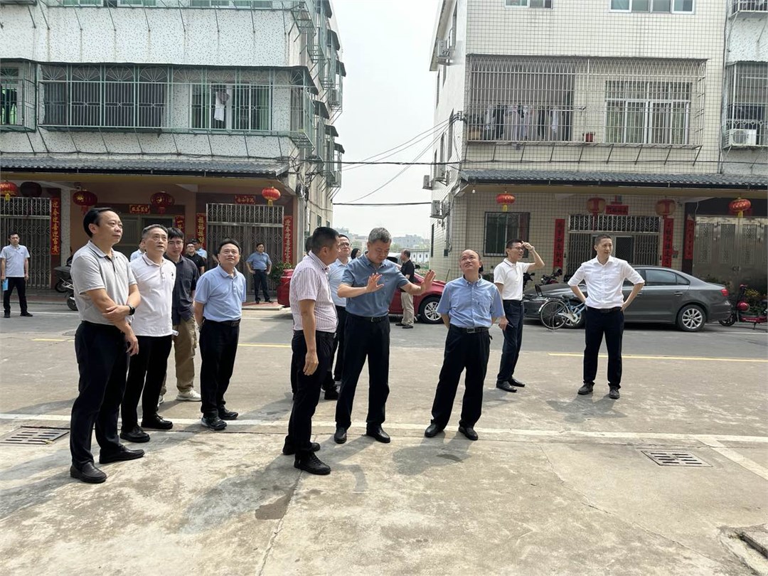 到湘桥区桥东街道社光村现场察看“电工参与架空捆绑”模式.jpg